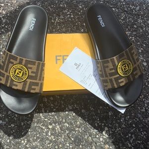 Fendi slide size 10